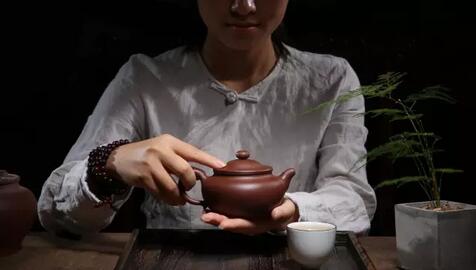 一杯茶水，嗓子干、养生两不误！